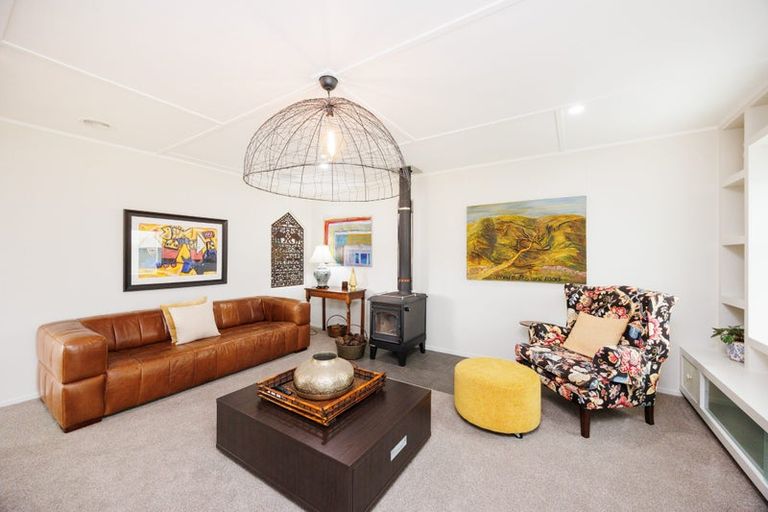 Photo of property in 165 Albert Road, Tokomaru, Palmerston North, 4474