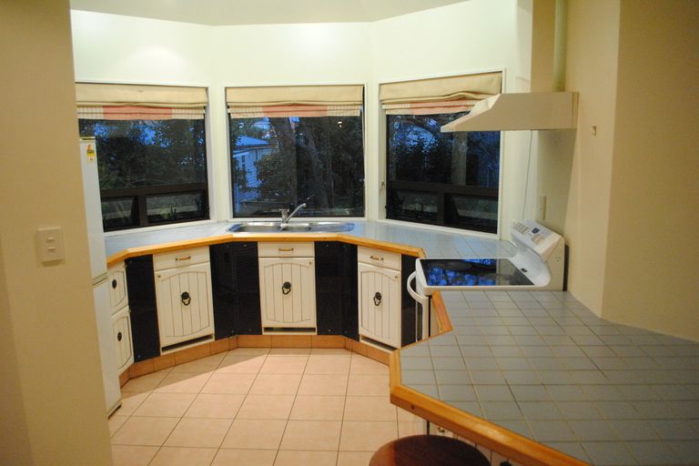 Photo of property in 26 Yeovil Road, Te Atatu Peninsula, Auckland, 0610