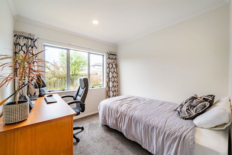 Photo of property in 31 Te Puia Drive, Aotea, Porirua, 5024