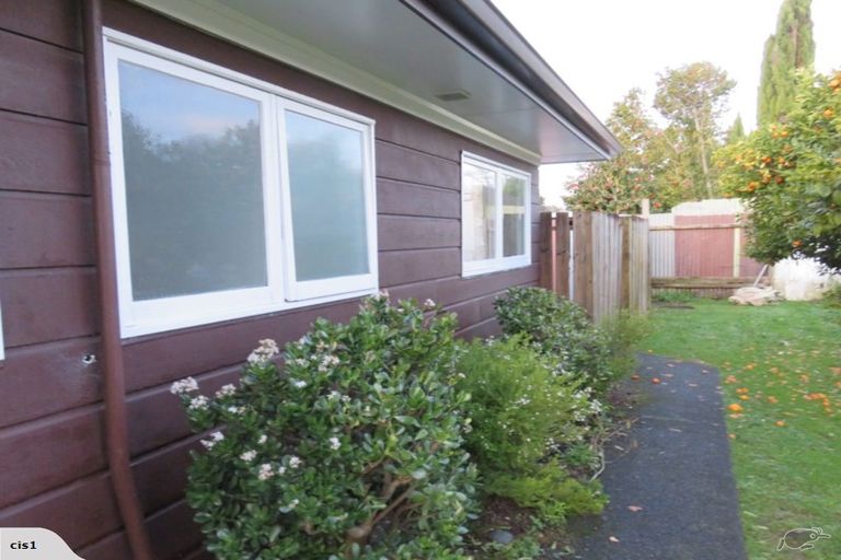 Photo of property in 2/39 Buckingham Crescent, Manukau, Auckland, 2025