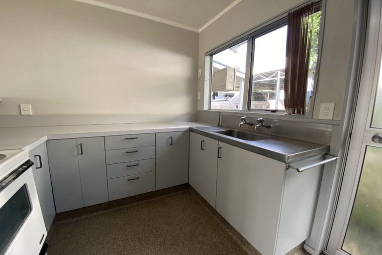 Photo of property in 4 Euclid Street, Vogeltown, New Plymouth, 4310
