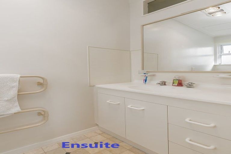 Photo of property in 353 Main Road, Tawa, Wellington, 5028