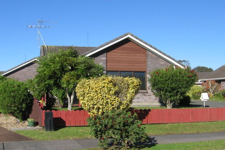 Photo of property in 10 Crampton Court, Orewa, 0931