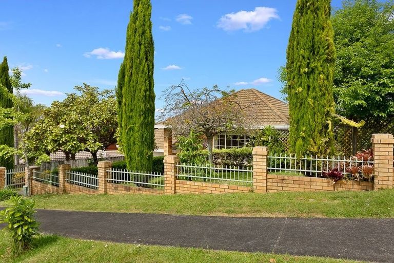 Photo of property in 11 Arirang Rise, Pinehill, Auckland, 0632