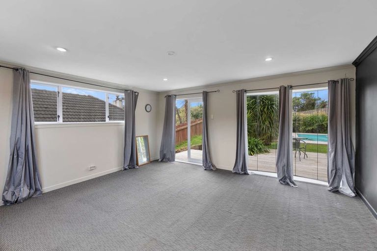 Photo of property in 57 Awanui Street, Merrilands, New Plymouth, 4312