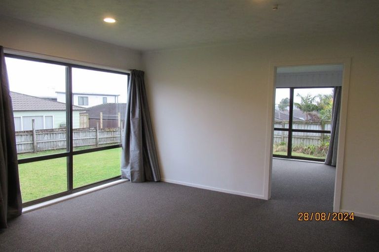 Photo of property in 90 Royal Road, Massey, Auckland, 0614