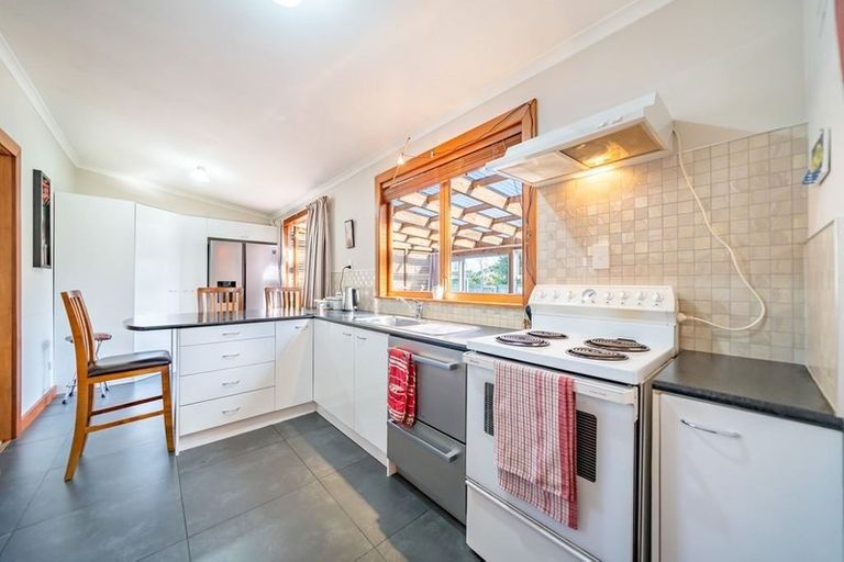 Photo of property in 25 Awamutu Grove, Waiwhetu, Lower Hutt, 5010