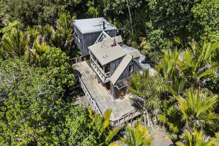 Photo of property in 40 Lone Kauri Road, Karekare, New Lynn, 0772