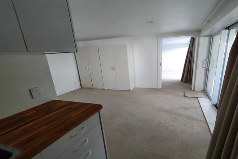 Photo of property in 29 Kingston Heights Road, Kingston, Wellington, 6021