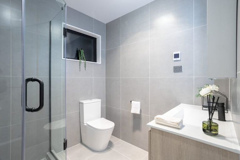 Photo of property in 1 Tacitus Place, Totara Vale, Auckland, 0629