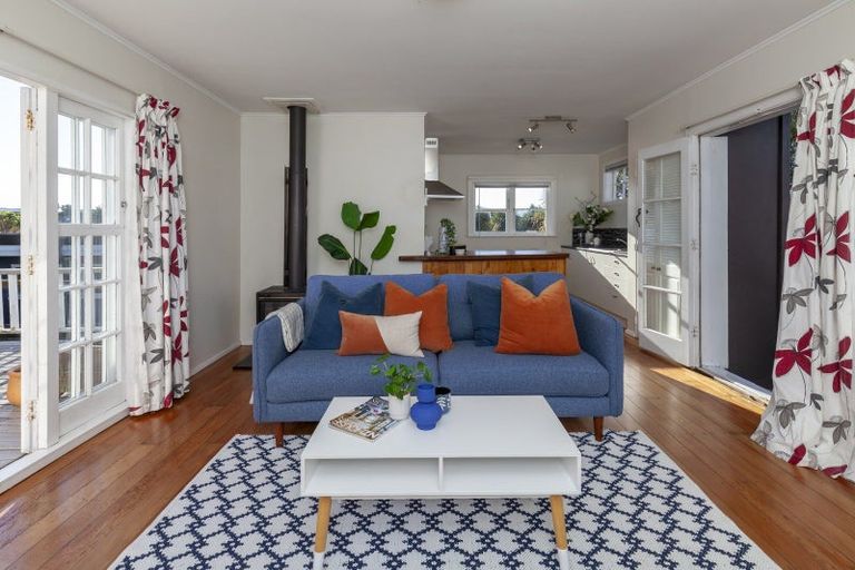 Photo of property in 6 Rewa Road, Raumati Beach, Paraparaumu, 5032