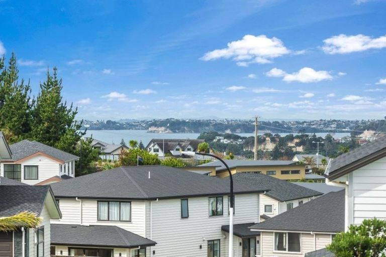 Photo of property in 15 Tawa Place, Orewa, 0931