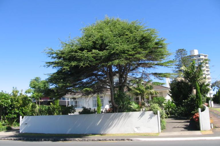 Photo of property in 84 Kitchener Road, Milford, Auckland, 0620