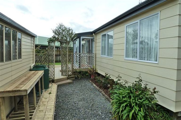 Photo of property in 2 Harris Place, Ngatea, 3503