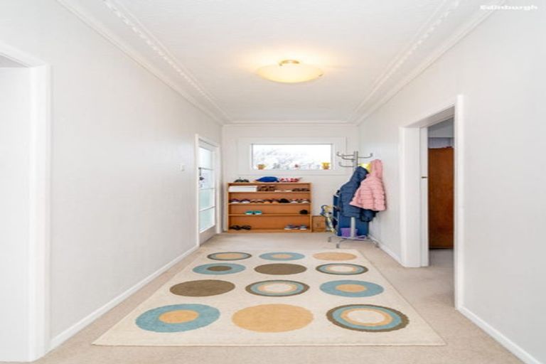 Photo of property in 35 Hargest Crescent, Saint Kilda, Dunedin, 9012