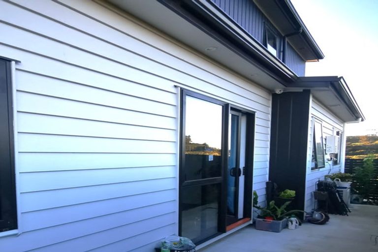 Photo of property in 33 Kotuitui Drive, Wainui, Silverdale, 0992