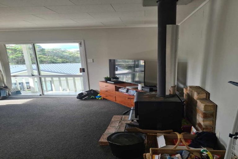 Photo of property in 8 Lorena Place, West Harbour, Auckland, 0618