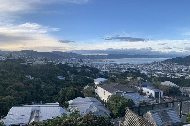 Photo of property in 35 Connaught Terrace, Brooklyn, Wellington, 6021