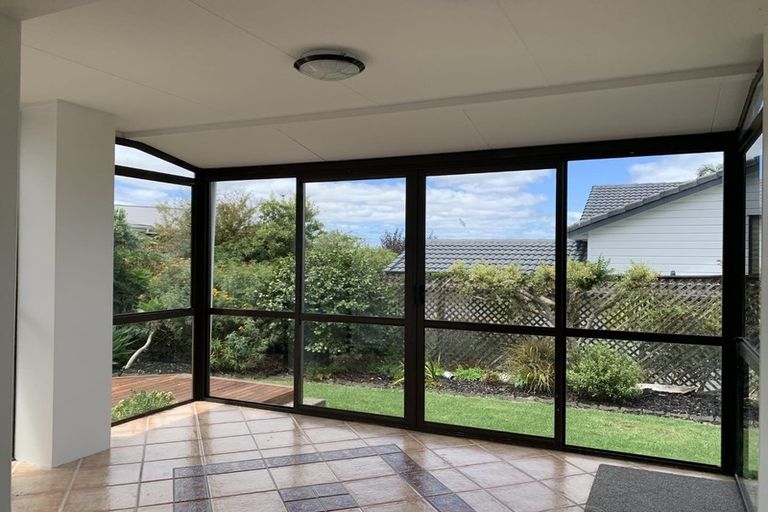 Photo of property in 20 Tatyana Place, Massey, Auckland, 0614