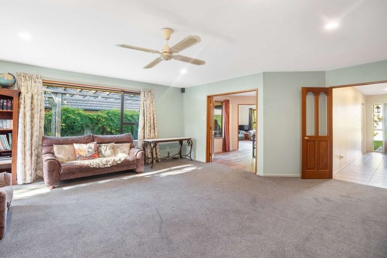 Photo of property in 15 Hemingford Place, Halswell, Christchurch, 8025