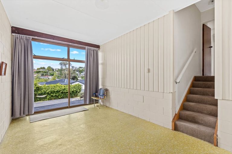 Photo of property in 1/15 Battle Place, Glenfield, Auckland, 0629