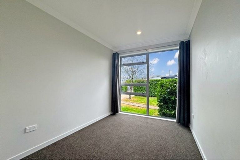 Photo of property in 16 Burgundy Drive, Martinborough, 5711