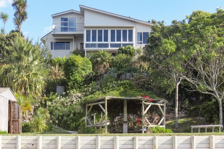 Photo of property in 4 Crispe Road, Clarks Beach, 2122