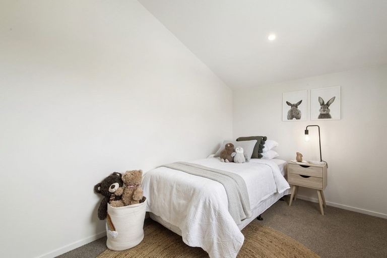 Photo of property in 2/5 Eversleigh Road, Belmont, Auckland, 0622