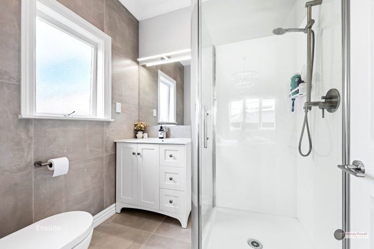 Photo of property in 33 Kiwi Street, Alicetown, Lower Hutt, 5010