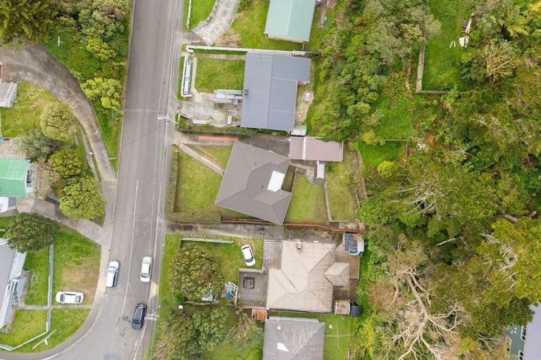 Photo of property in 37 Black Rock Road, Newlands, Wellington, 6037