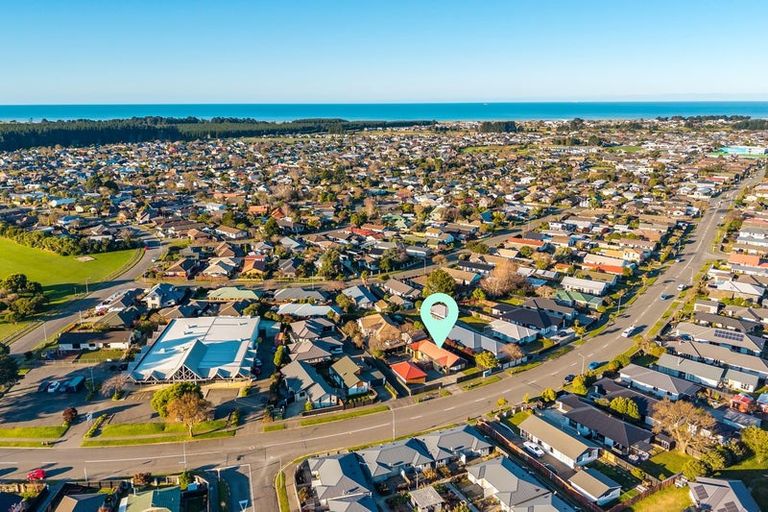 Photo of property in 164 Queenspark Drive, Parklands, Christchurch, 8083