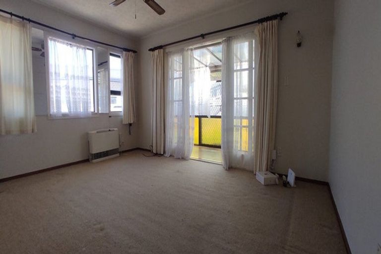 Photo of property in 10 Beaufield Lane, Te Atatu Peninsula, Auckland, 0610