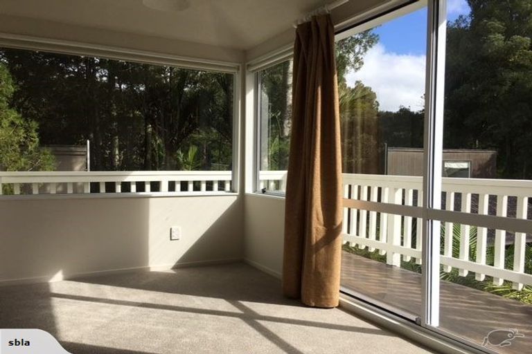 Photo of property in 2/5 Wyvern Place, Glenfield, Auckland, 0629