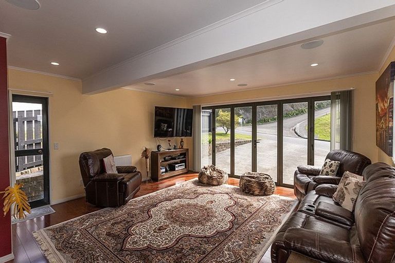 Photo of property in 7 Chastudon Place, Tawa, Wellington, 5028