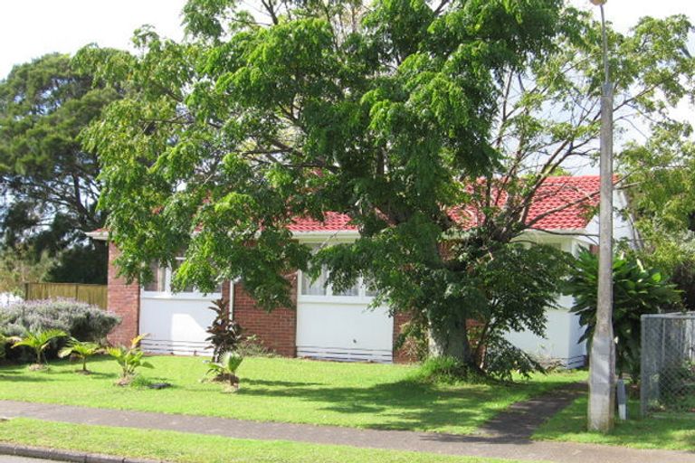 Photo of property in 9 Gwendoline Avenue, Te Atatu Peninsula, Auckland, 0610