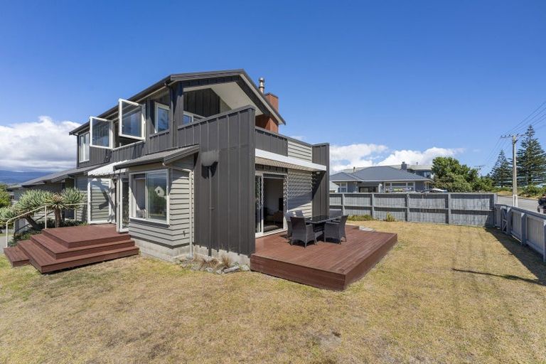 Photo of property in 2 Kowhai Street, Otaki Beach, Otaki, 5512