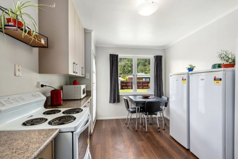 Photo of property in 4/49 Wilford Street, Wallaceville, Upper Hutt, 5018