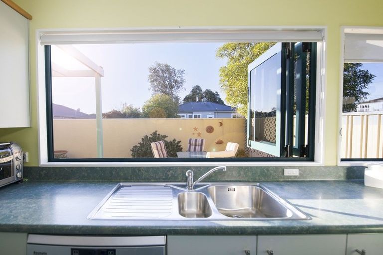 Photo of property in 2a Cambridge Terrace, Taradale, Napier, 4112