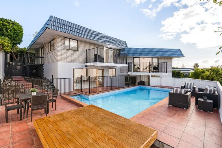 Photo of property in 21a Garadice Road, Rothesay Bay, Auckland, 0630