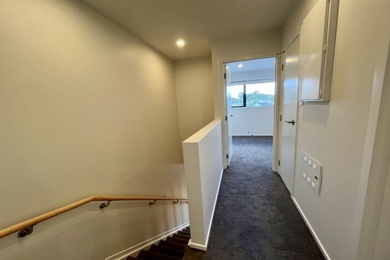 Photo of property in 8/506 Glenfield Road, Bayview, Auckland, 0629