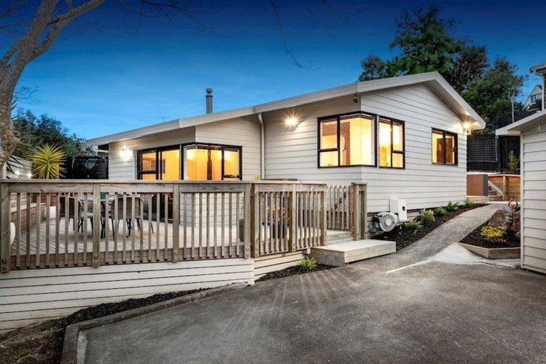 Photo of property in 33 D'oyly Drive, Stanmore Bay, Whangaparaoa, 0932