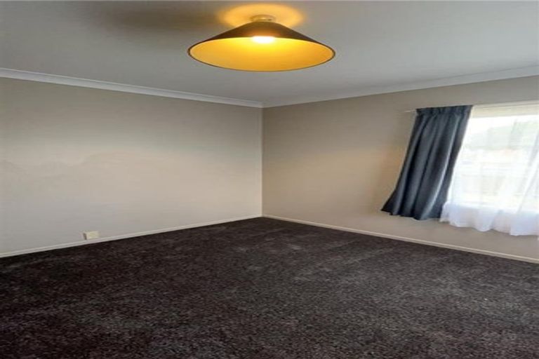 Photo of property in 12 Strid Road, Te Atatu South, Auckland, 0610