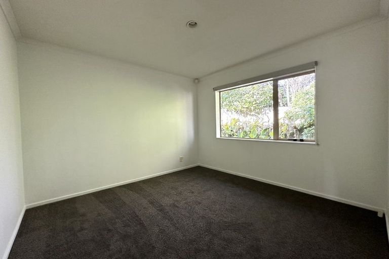 Photo of property in 3 Chesterton Terrace, Henderson, Auckland, 0612