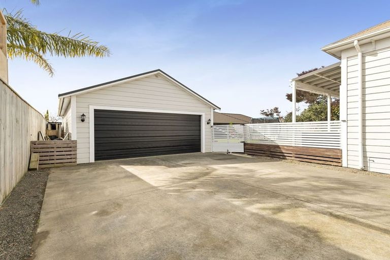 Photo of property in 17 Perrin Place, Kelvin Grove, Palmerston North, 4414
