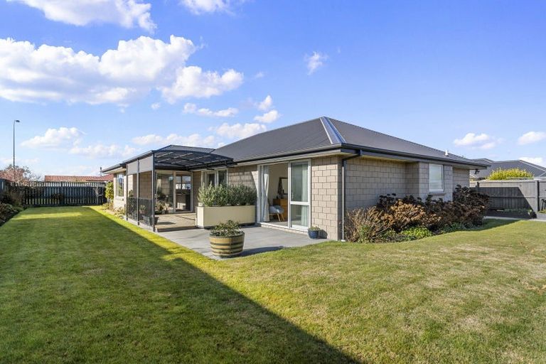 Photo of property in 21 Sequoia Way, Rangiora, 7400