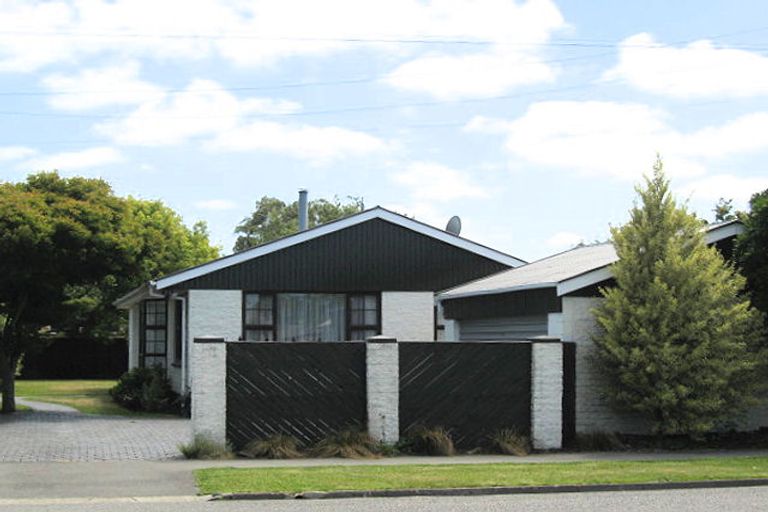 Photo of property in 15 Dinton Street, Russley, Christchurch, 8042