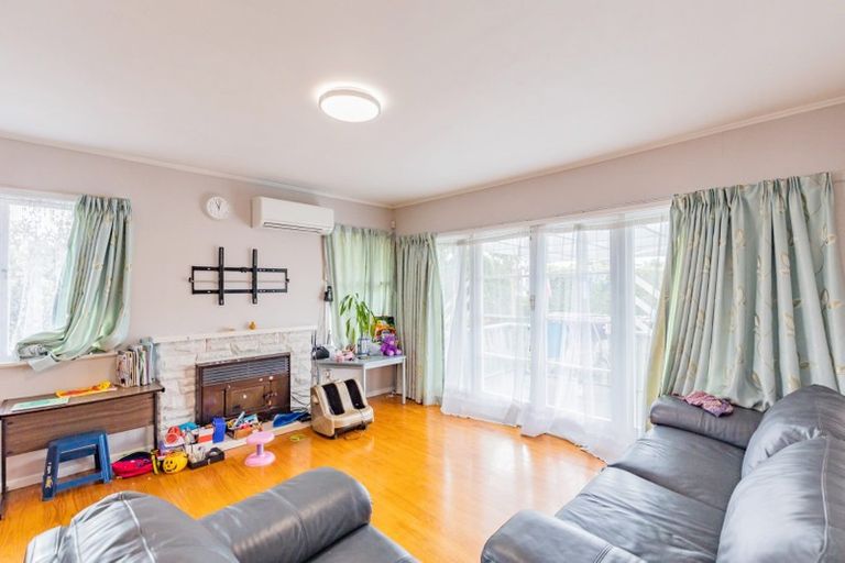 Photo of property in 1/88 Tirimoana Road, Te Atatu South, Auckland, 0602