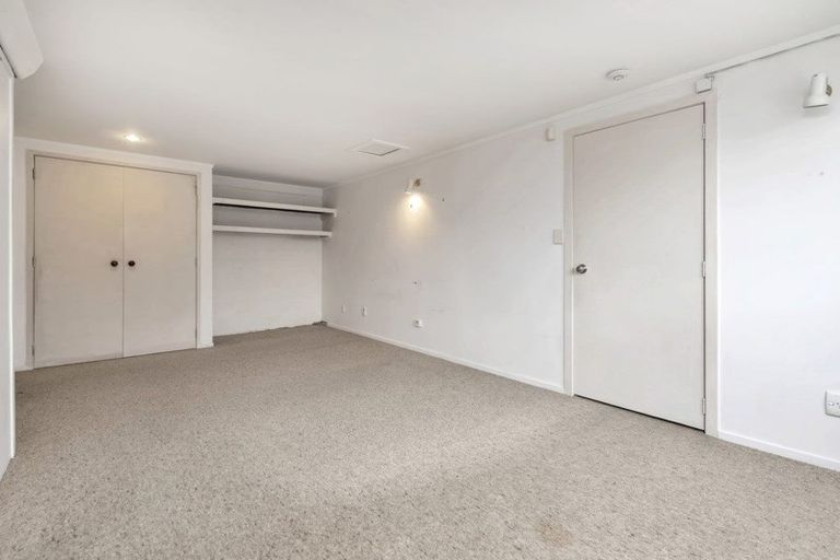 Photo of property in 1/16 Coronation Road, Glenfield, Auckland, 0627