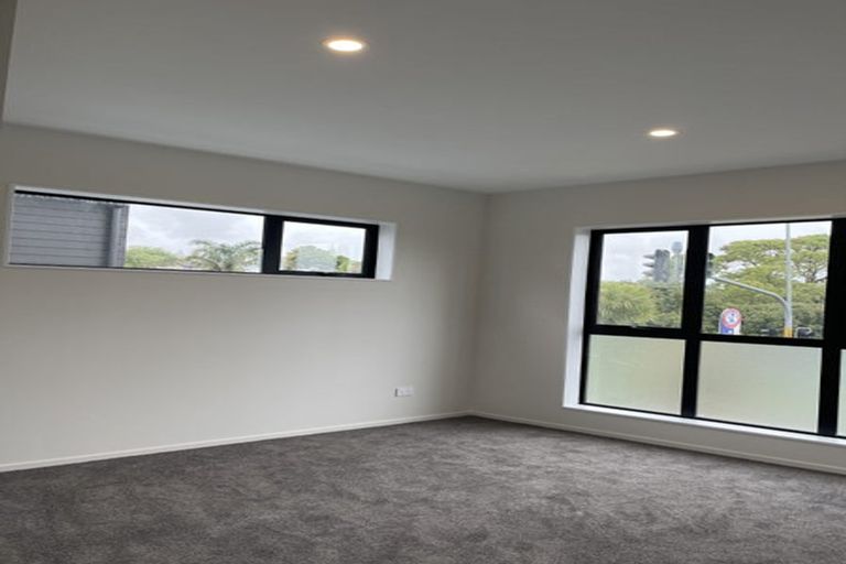 Photo of property in 26a Reeves Road, Pakuranga, Auckland, 2010