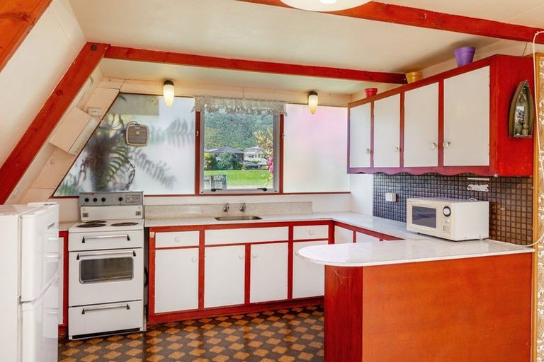 Photo of property in 34 Beach Road, Waikawa, Picton, 7220